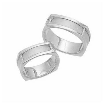 950 Platinum His & Hers Classic Wedding Band Set 024